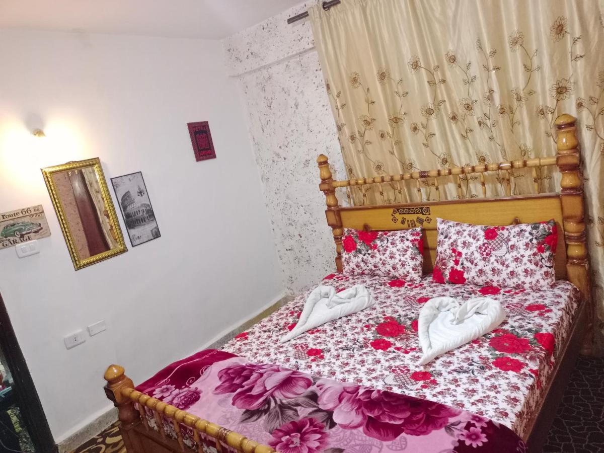 Local Home Wadi Musa Luaran gambar